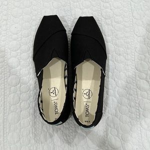 Black canvas toms